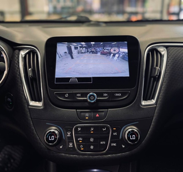 Chevrolet Malibu Vehicle Full-screen Gallery Image 11