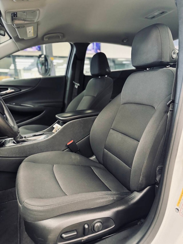 Chevrolet Malibu Vehicle Full-screen Gallery Image 13