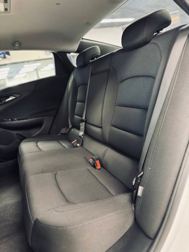 Chevrolet Malibu Vehicle Full-screen Gallery Image 16