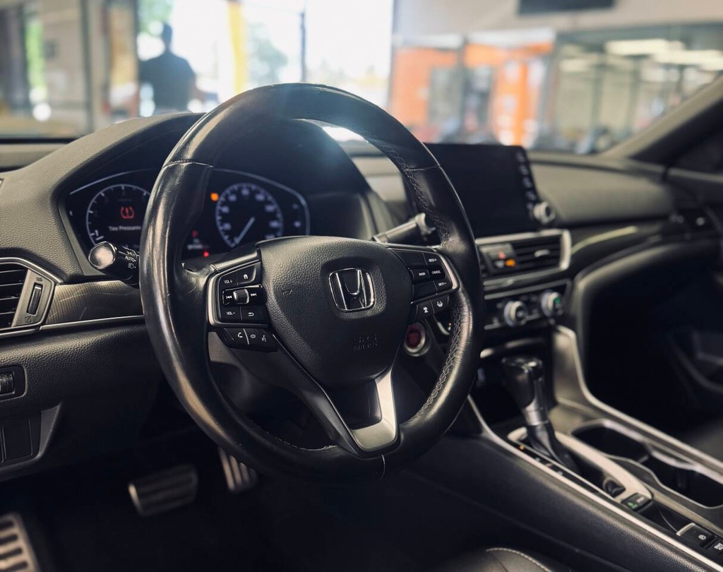 Honda Accord Sedan Vehicle Full-screen Gallery Image 12