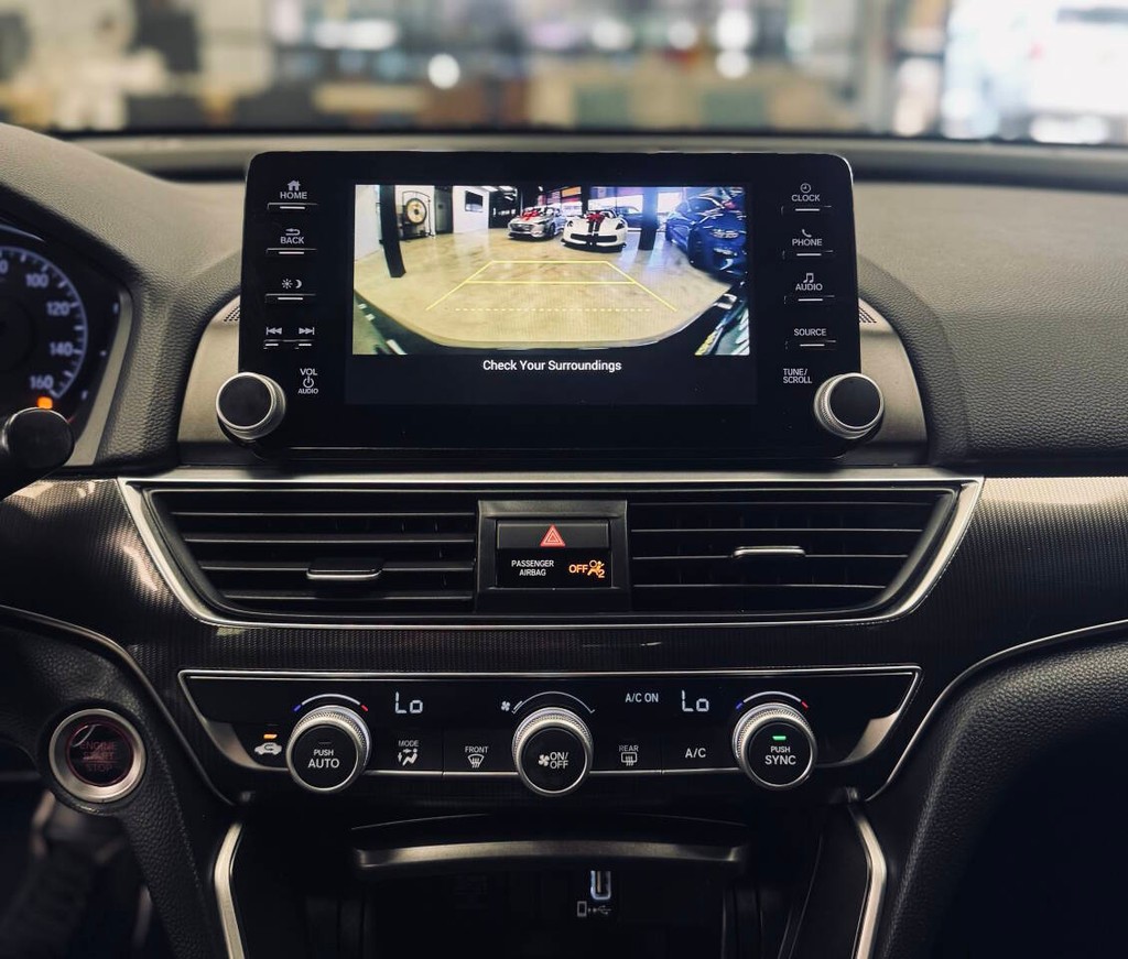 Honda Accord Sedan Vehicle Full-screen Gallery Image 13