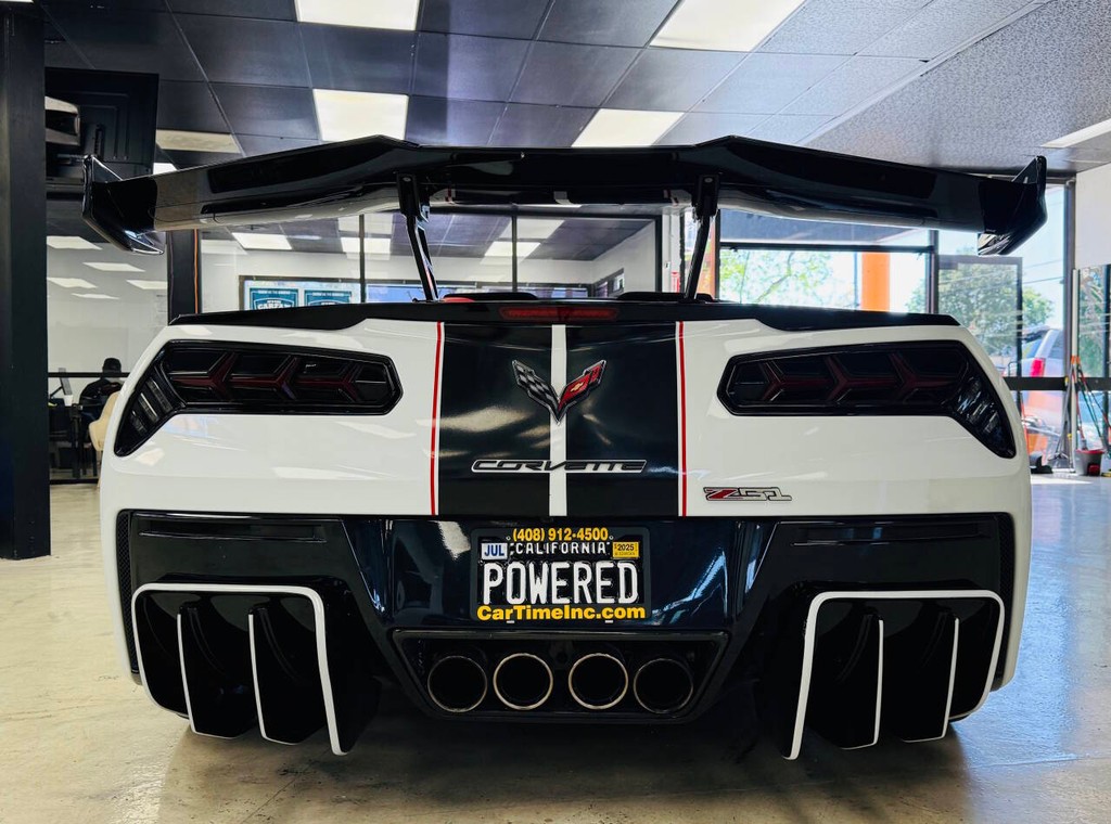 Chevrolet Corvette Vehicle Full-screen Gallery Image 11