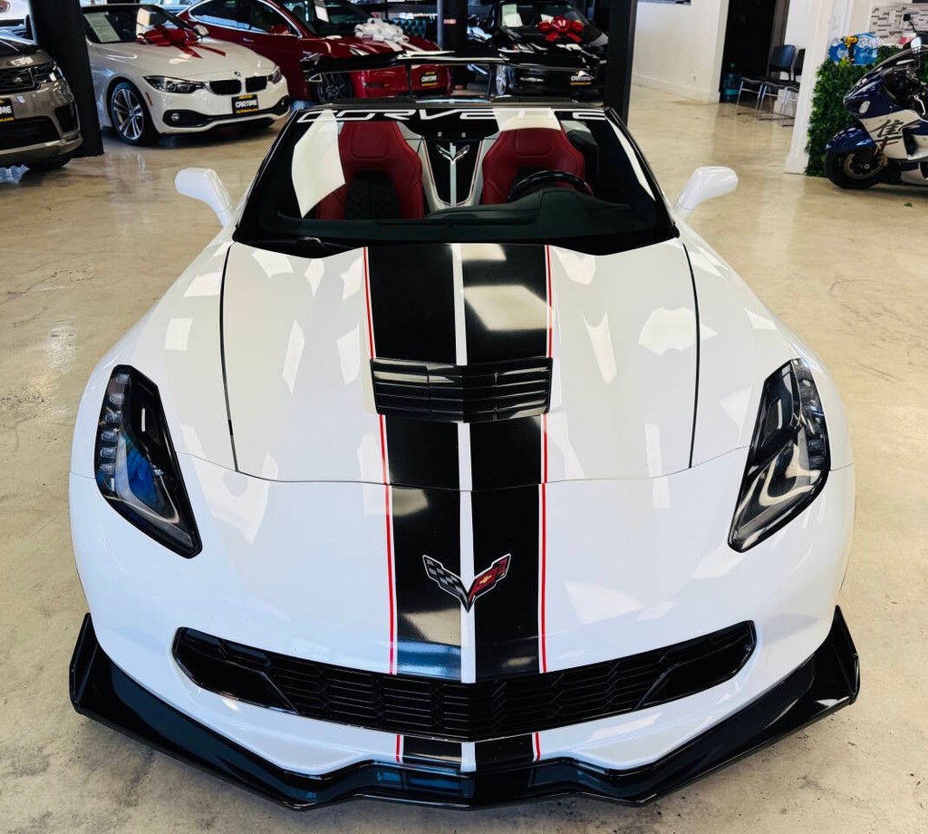 Chevrolet Corvette Vehicle Full-screen Gallery Image 12