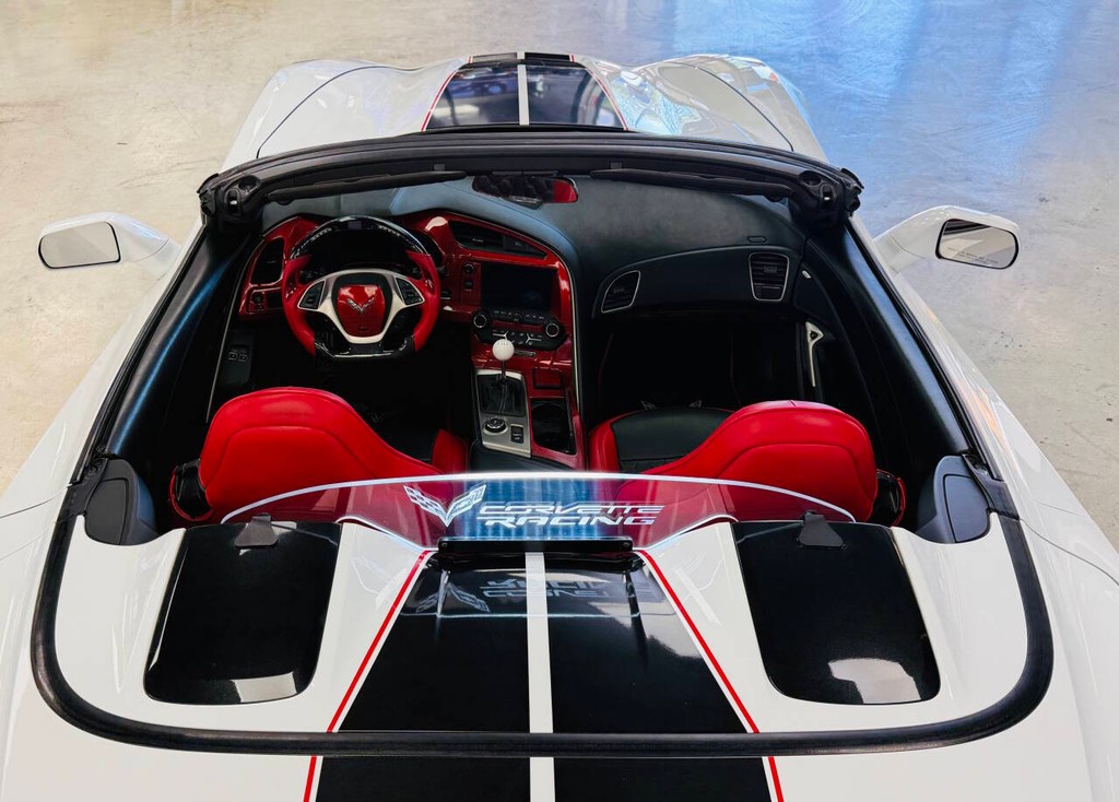 Chevrolet Corvette Vehicle Full-screen Gallery Image 13