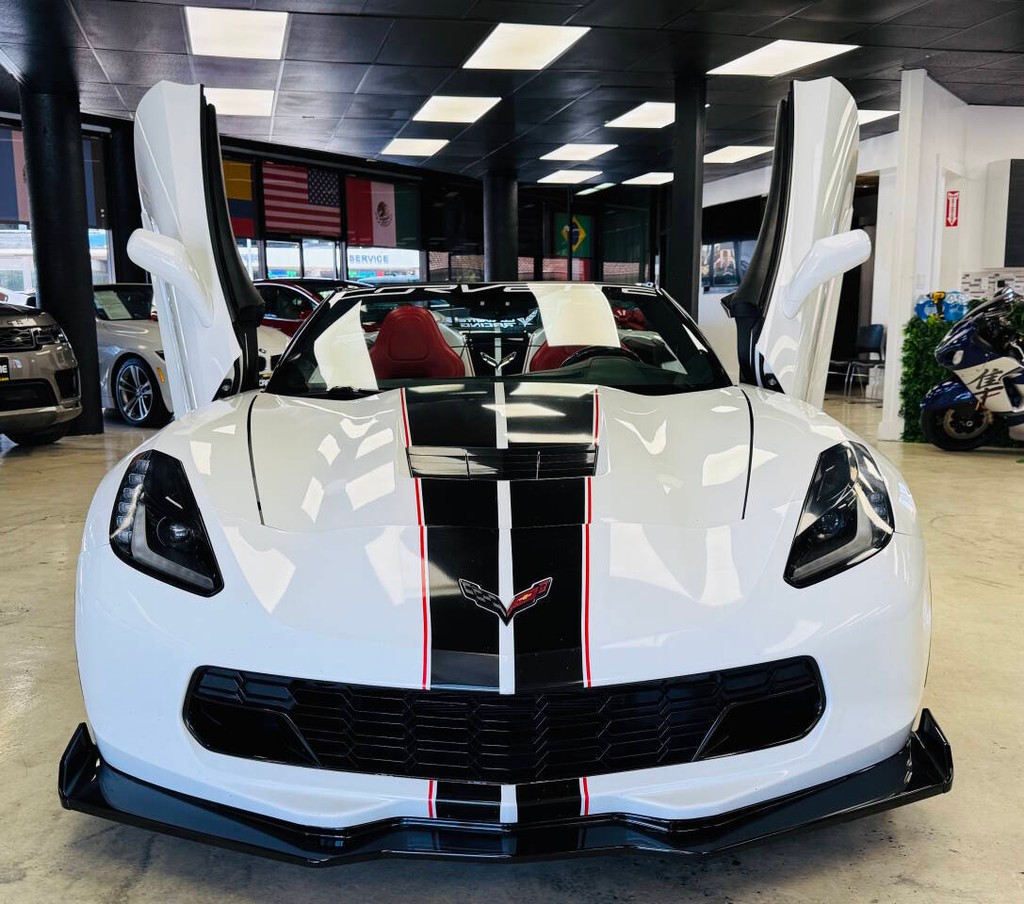 Chevrolet Corvette Vehicle Full-screen Gallery Image 16
