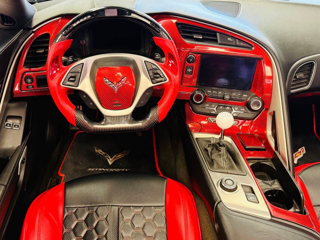 Chevrolet Corvette Vehicle Full-screen Gallery Image 21