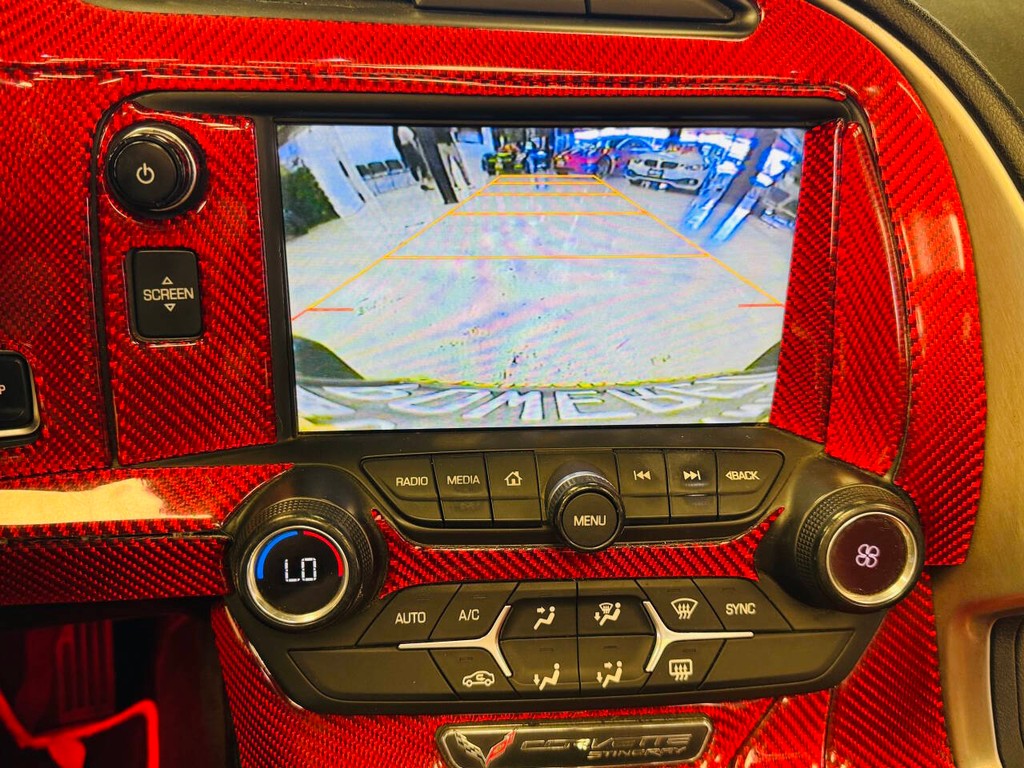 Chevrolet Corvette Vehicle Full-screen Gallery Image 26