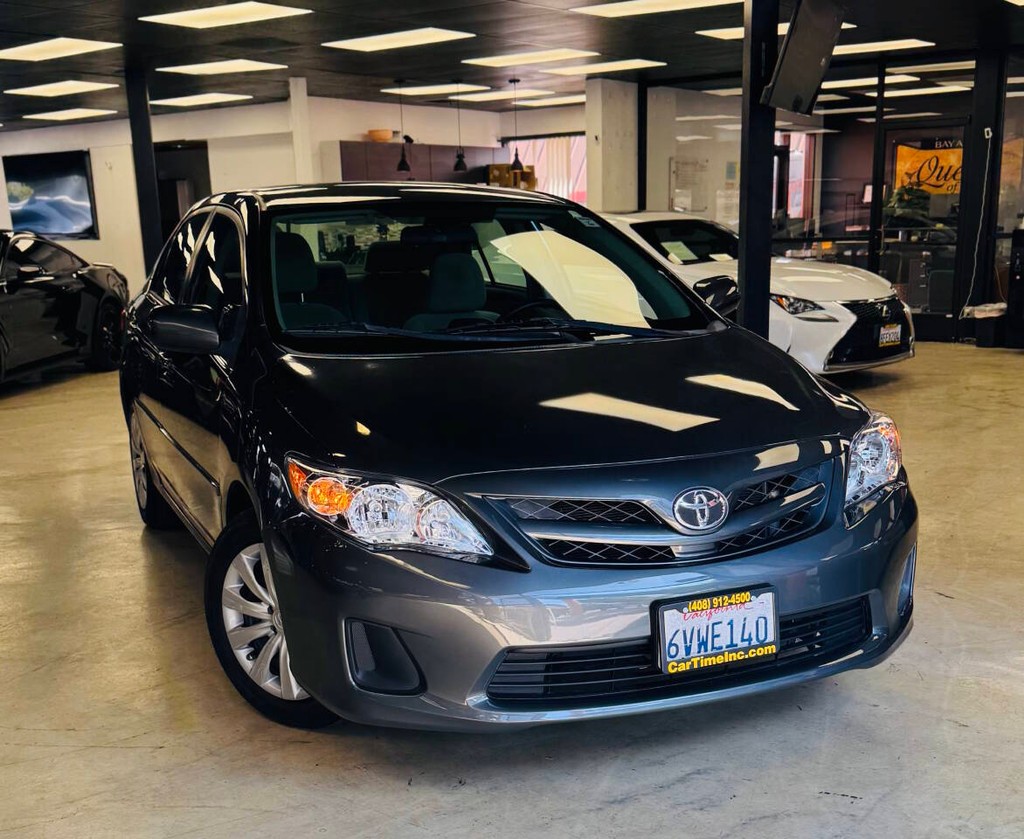 Toyota Corolla Vehicle Full-screen Gallery Image 02