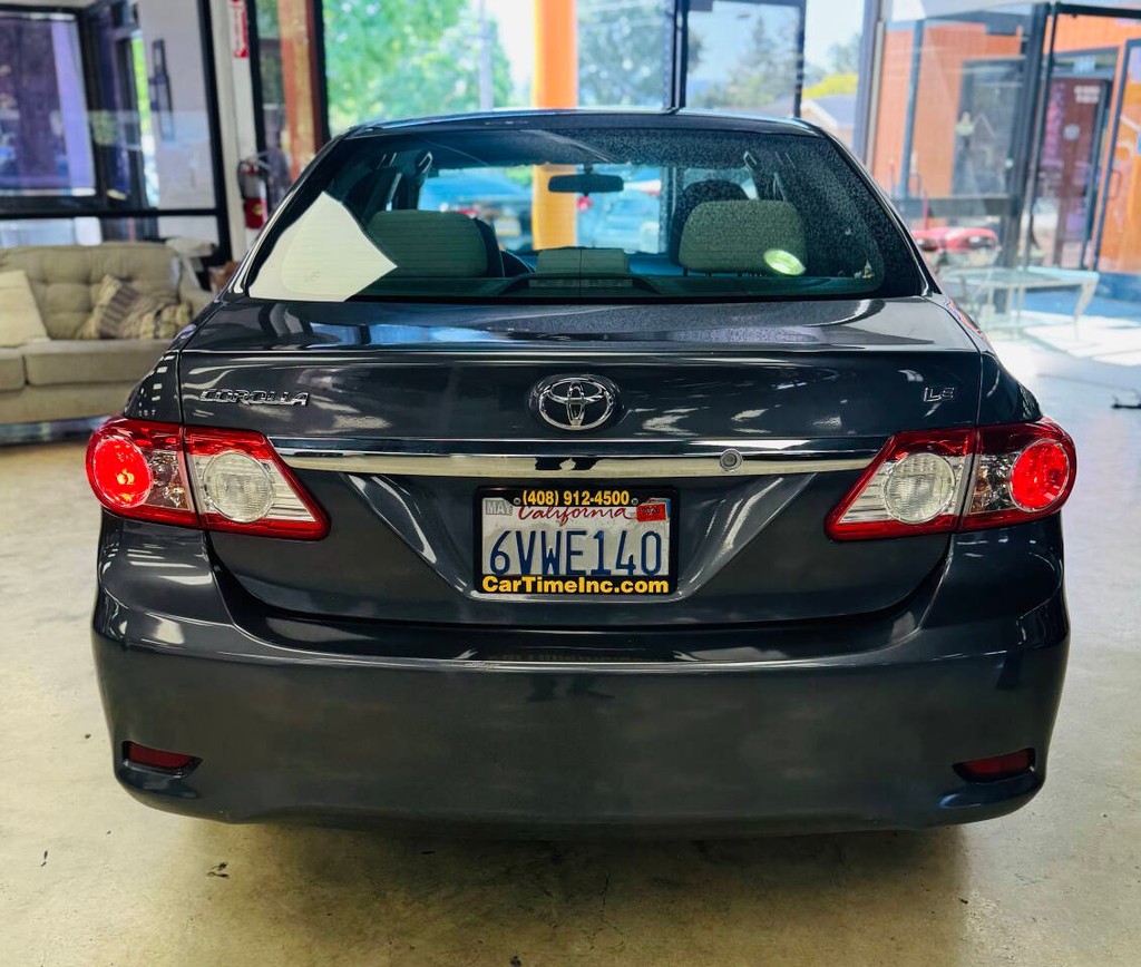 Toyota Corolla Vehicle Full-screen Gallery Image 07