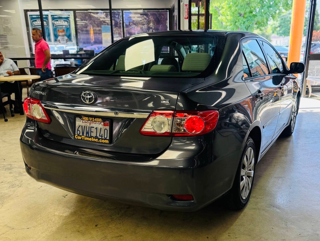 Toyota Corolla Vehicle Full-screen Gallery Image 08