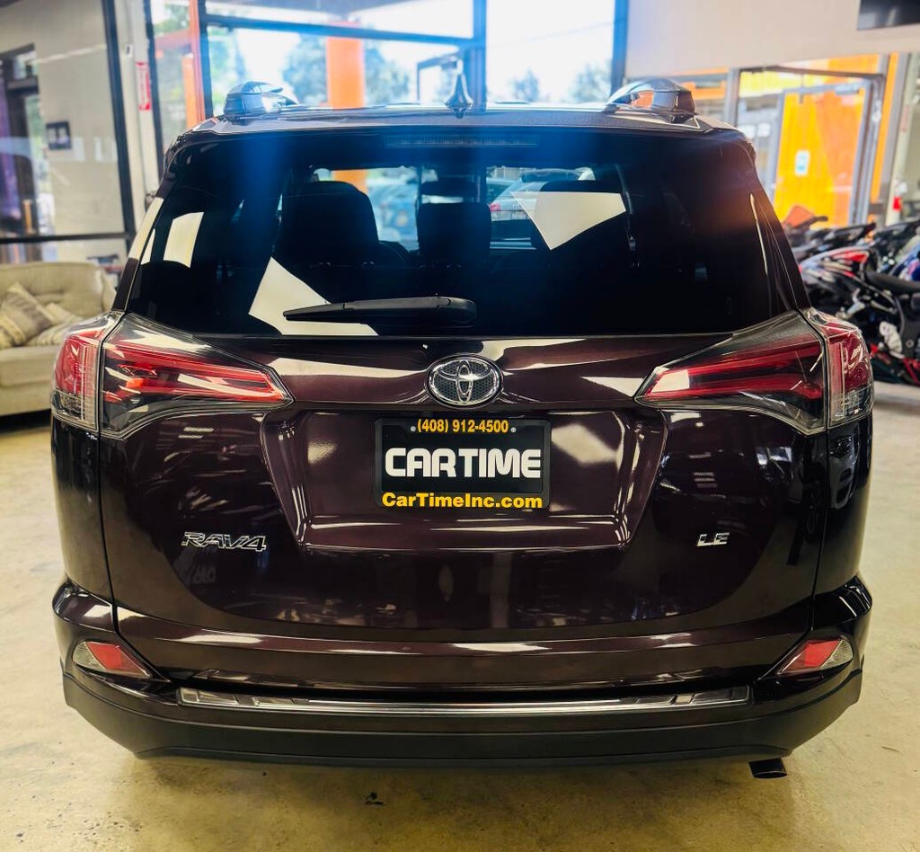 Toyota RAV4 Vehicle Full-screen Gallery Image 07