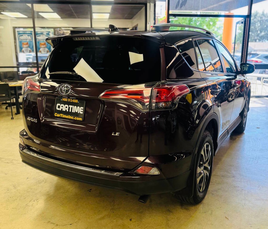 Toyota RAV4 Vehicle Full-screen Gallery Image 08