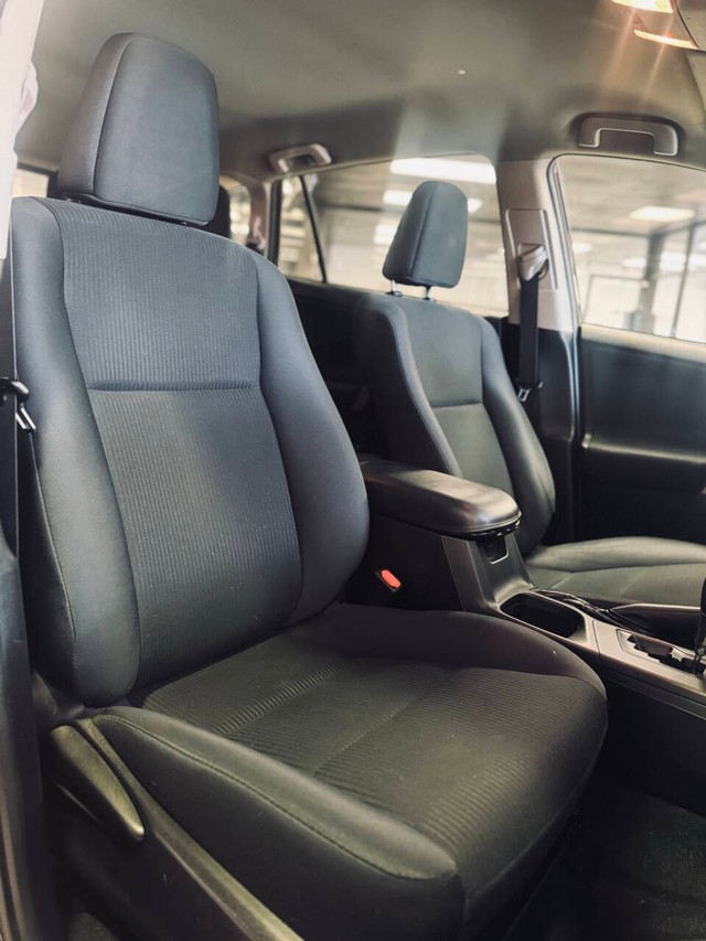 Toyota RAV4 Vehicle Full-screen Gallery Image 13