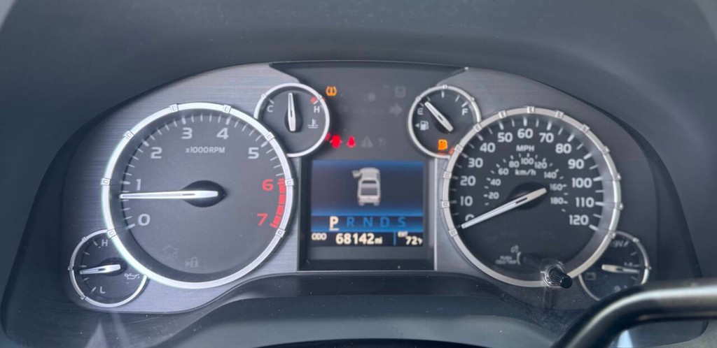 Toyota Tundra Vehicle Full-screen Gallery Image 13