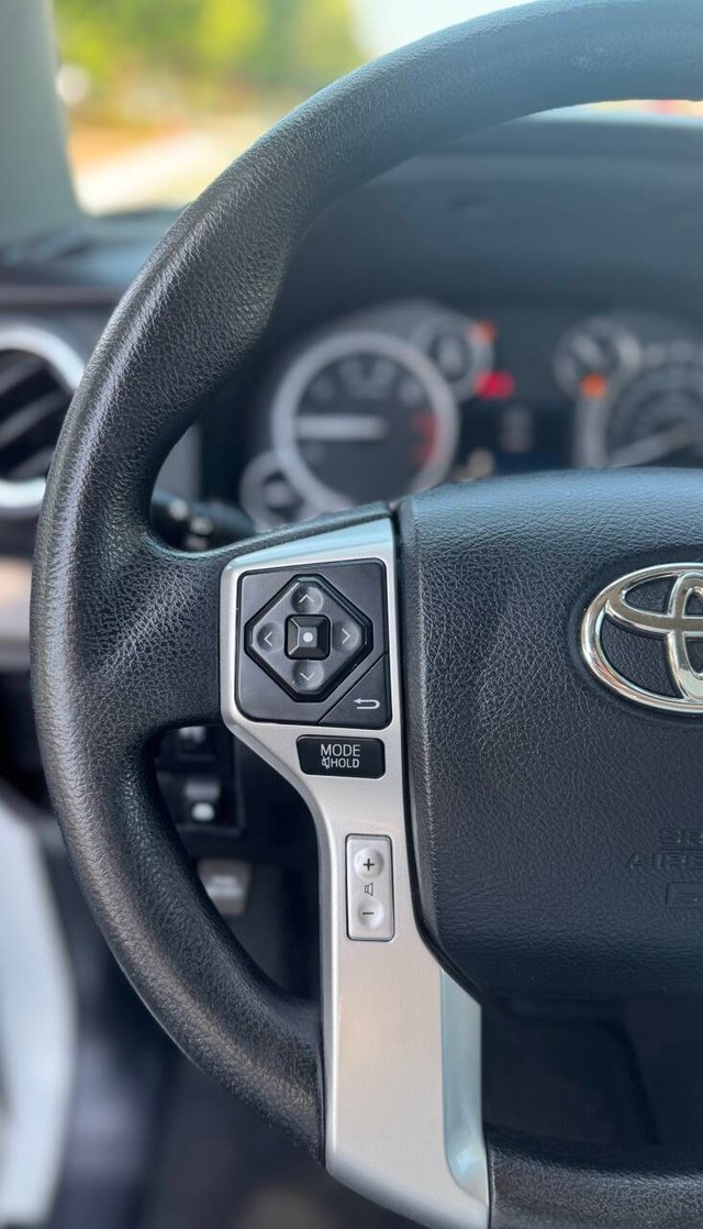 Toyota Tundra Vehicle Full-screen Gallery Image 11