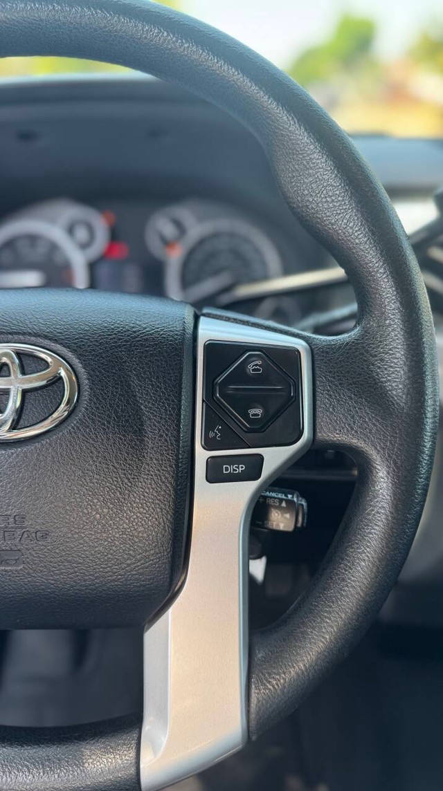 Toyota Tundra Vehicle Full-screen Gallery Image 12