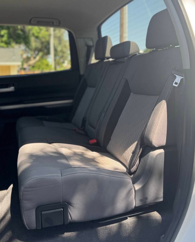 Toyota Tundra Vehicle Full-screen Gallery Image 20