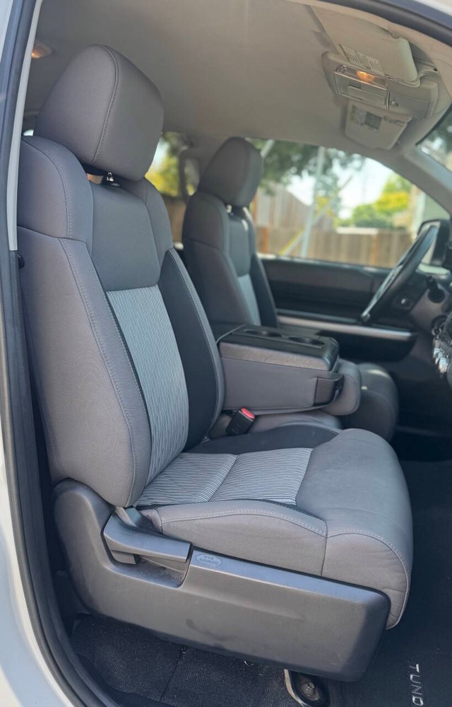 Toyota Tundra Vehicle Full-screen Gallery Image 22