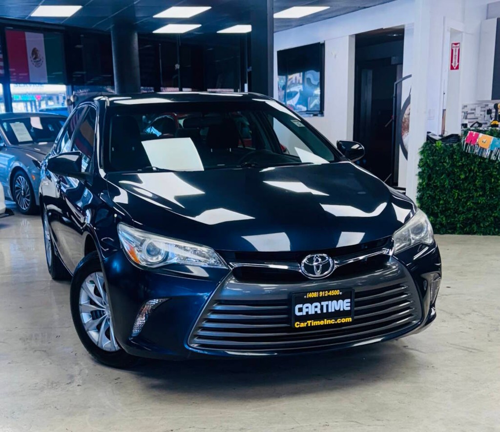 Toyota Camry Vehicle Full-screen Gallery Image 02