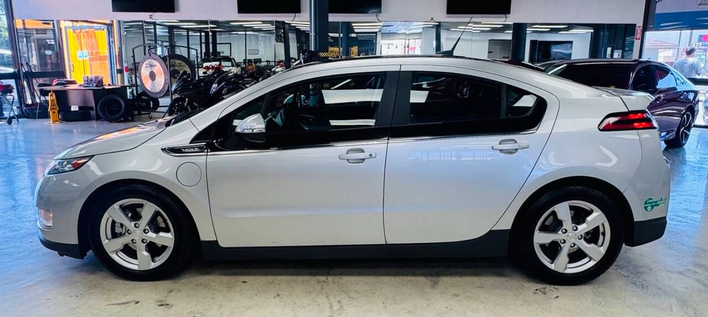 Chevrolet Volt Vehicle Full-screen Gallery Image 04