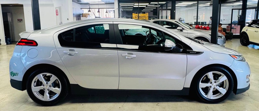 Chevrolet Volt Vehicle Full-screen Gallery Image 05