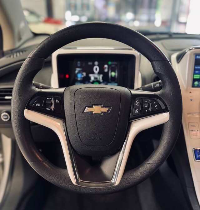 Chevrolet Volt Vehicle Full-screen Gallery Image 09