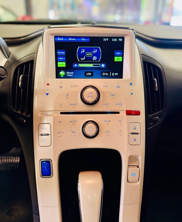 Chevrolet Volt Vehicle Full-screen Gallery Image 11