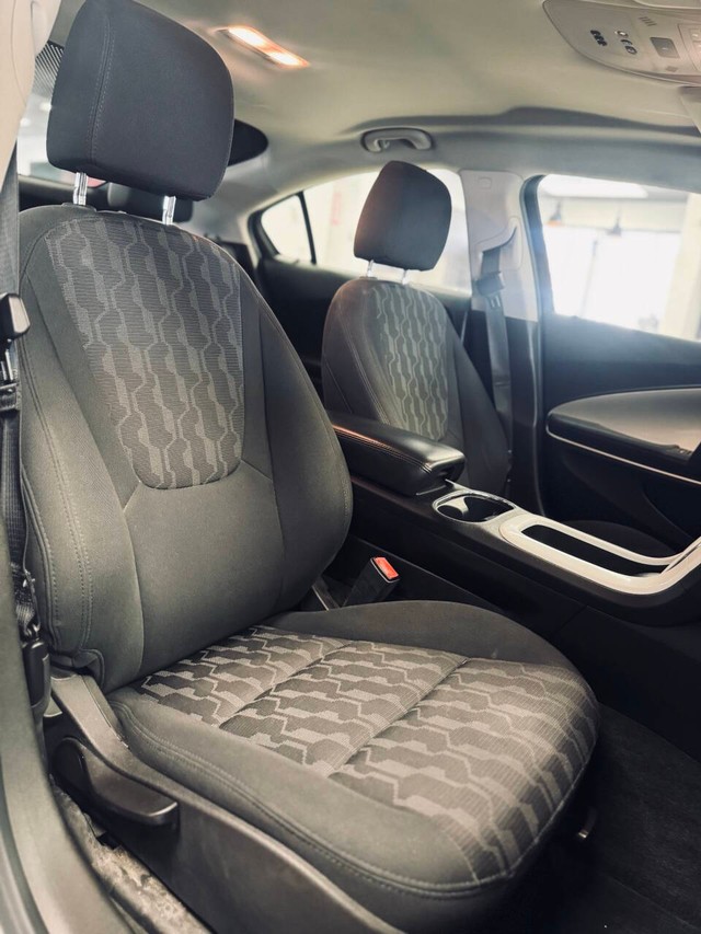 Chevrolet Volt Vehicle Full-screen Gallery Image 13