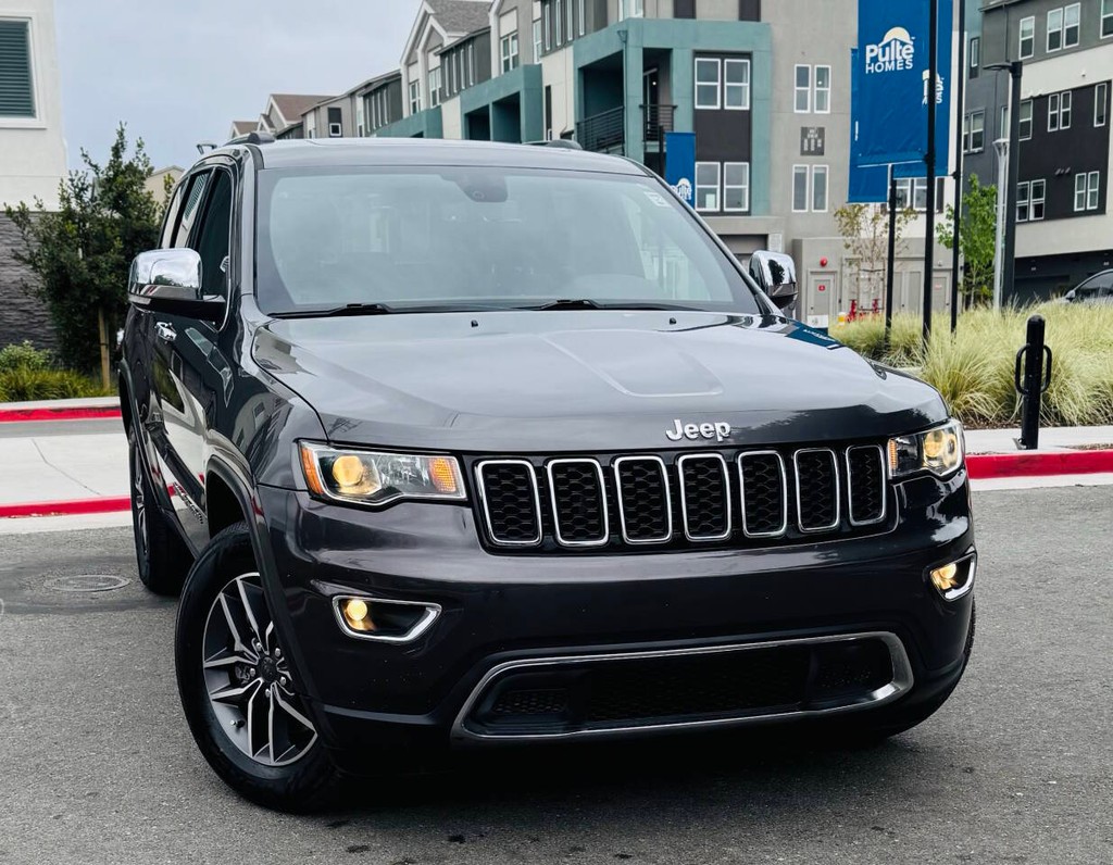 Jeep Grand Cherokee Vehicle Full-screen Gallery Image 02