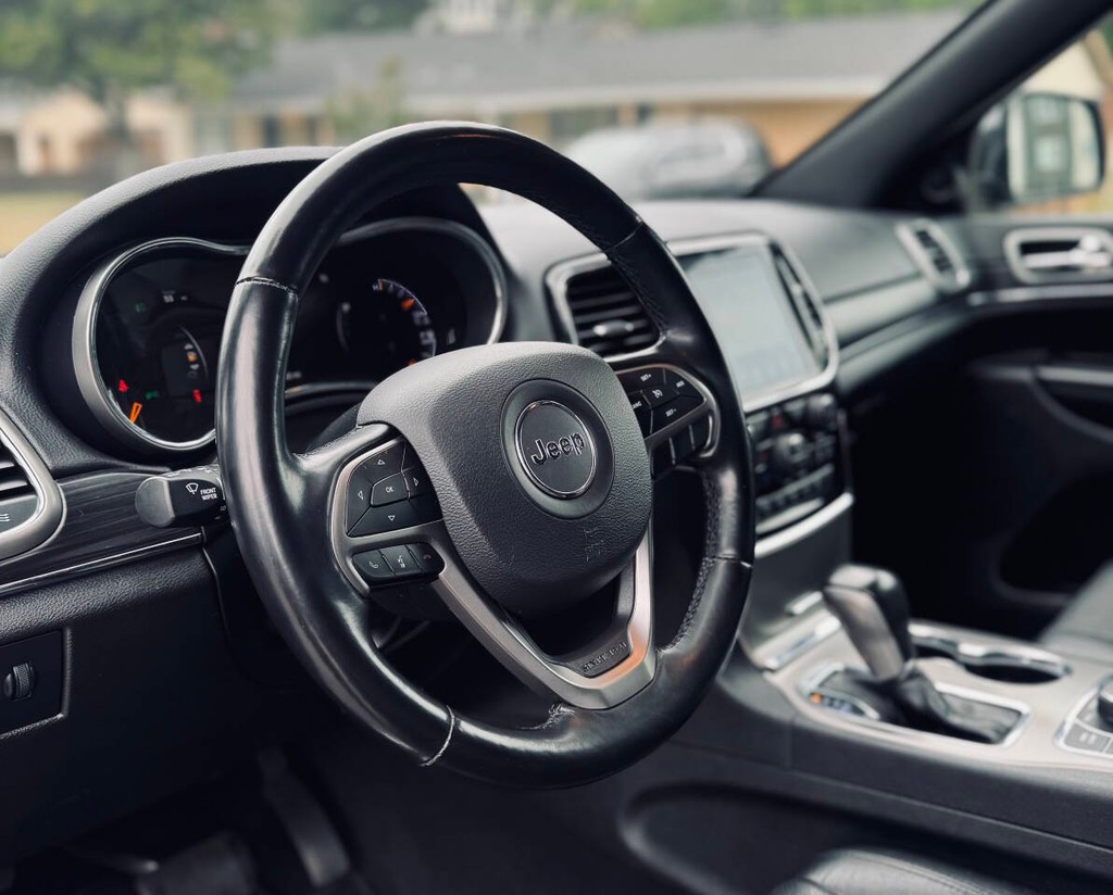 Jeep Grand Cherokee Vehicle Full-screen Gallery Image 11