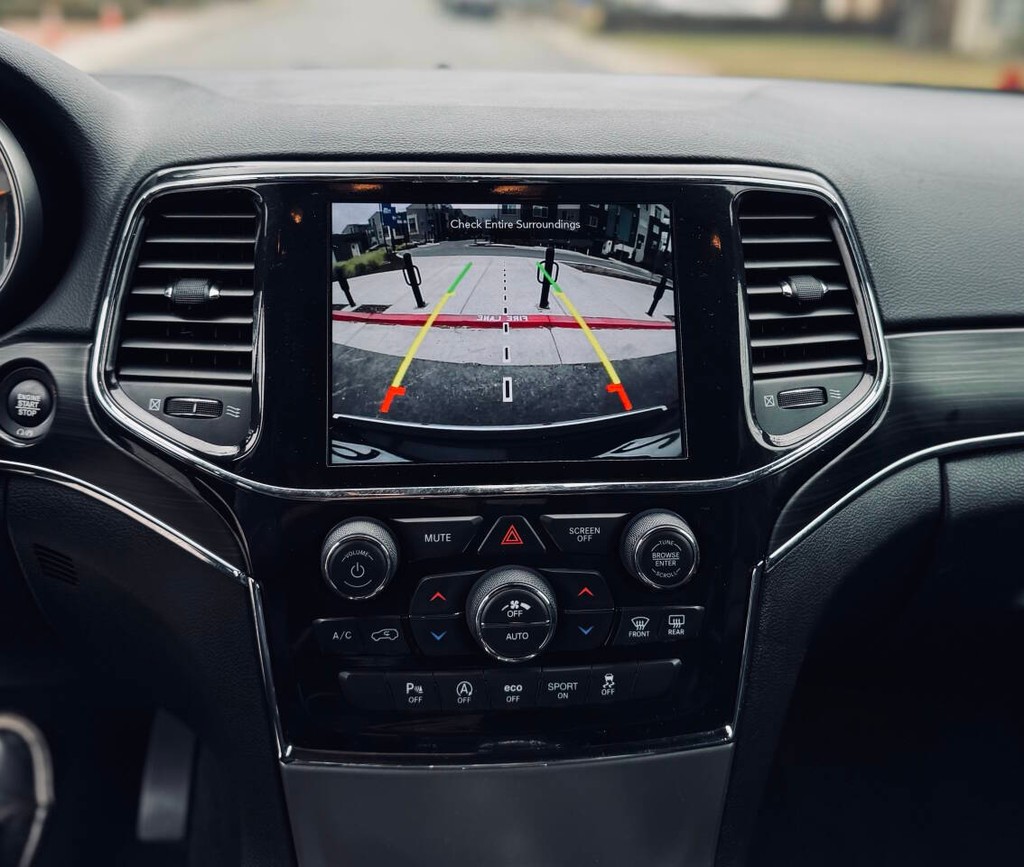 Jeep Grand Cherokee Vehicle Full-screen Gallery Image 12