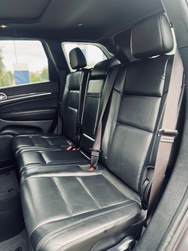 Jeep Grand Cherokee Vehicle Full-screen Gallery Image 15