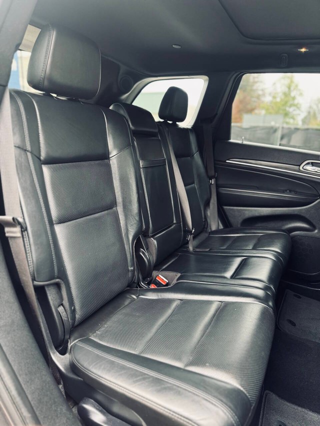 Jeep Grand Cherokee Vehicle Full-screen Gallery Image 16