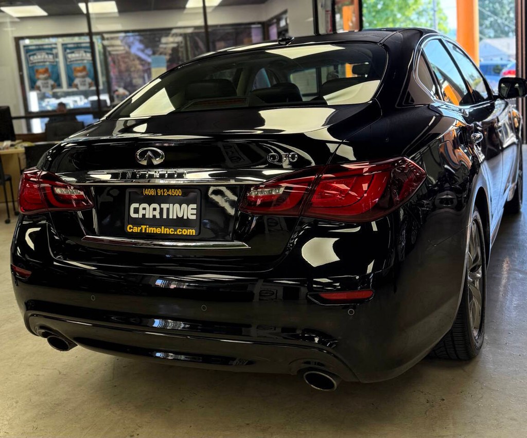 INFINITI Q70 Hybrid Vehicle Full-screen Gallery Image 08