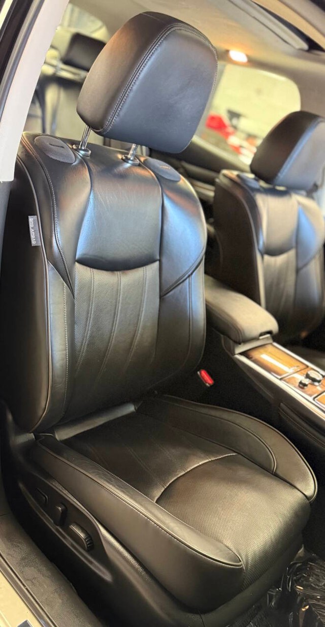 INFINITI Q70 Hybrid Vehicle Full-screen Gallery Image 14