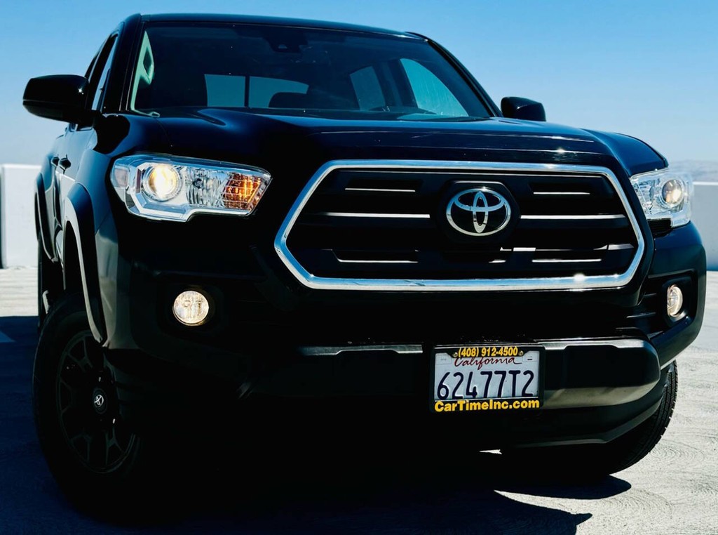 Toyota Tacoma 2WD Vehicle Full-screen Gallery Image 02