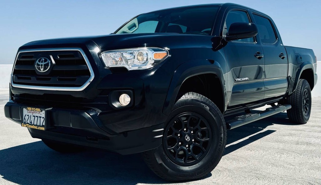 Toyota Tacoma 2WD Vehicle Full-screen Gallery Image 03