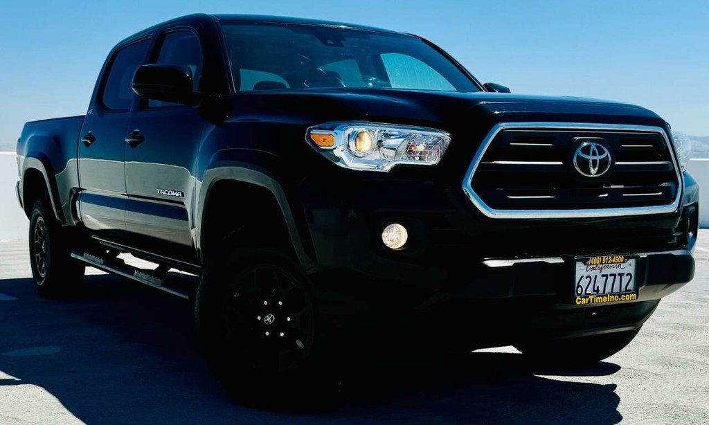 Toyota Tacoma 2WD Vehicle Full-screen Gallery Image 04