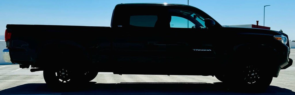 Toyota Tacoma 2WD Vehicle Full-screen Gallery Image 06