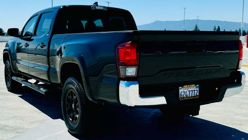 Toyota Tacoma 2WD Vehicle Full-screen Gallery Image 07