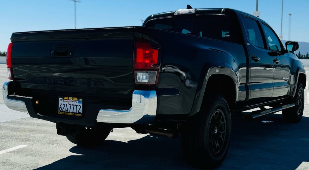 Toyota Tacoma 2WD Vehicle Full-screen Gallery Image 08