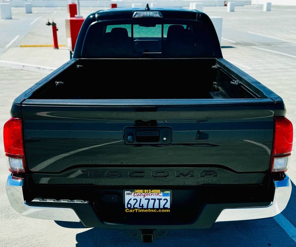 Toyota Tacoma 2WD Vehicle Full-screen Gallery Image 10