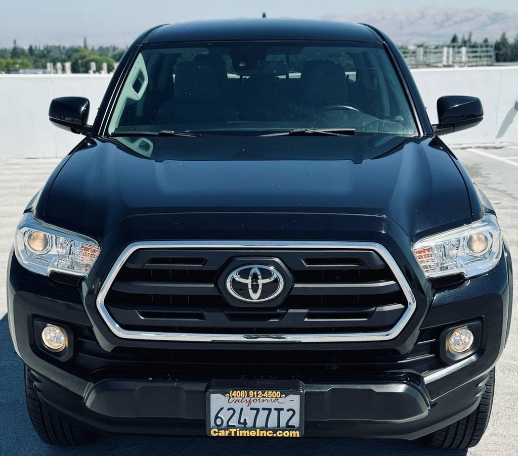 Toyota Tacoma 2WD Vehicle Full-screen Gallery Image 12