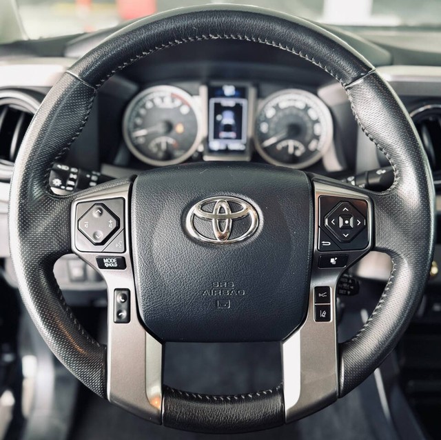 Toyota Tacoma 2WD Vehicle Full-screen Gallery Image 13