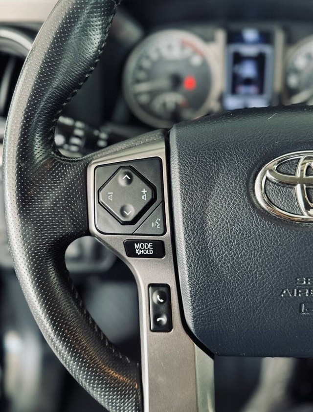 Toyota Tacoma 2WD Vehicle Full-screen Gallery Image 15