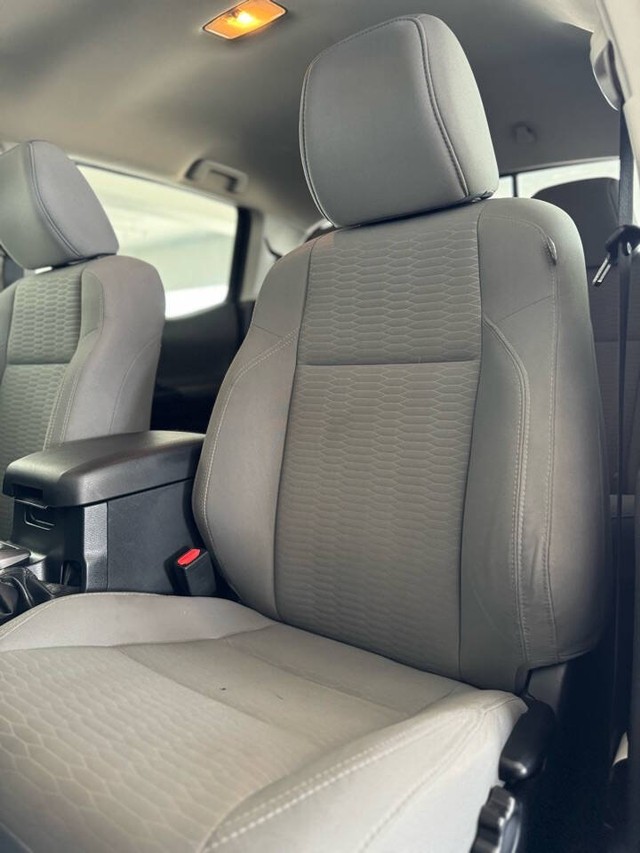 Toyota Tacoma 2WD Vehicle Full-screen Gallery Image 22