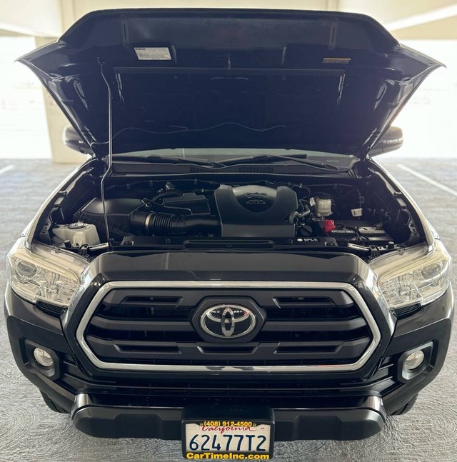 Toyota Tacoma 2WD Vehicle Full-screen Gallery Image 27