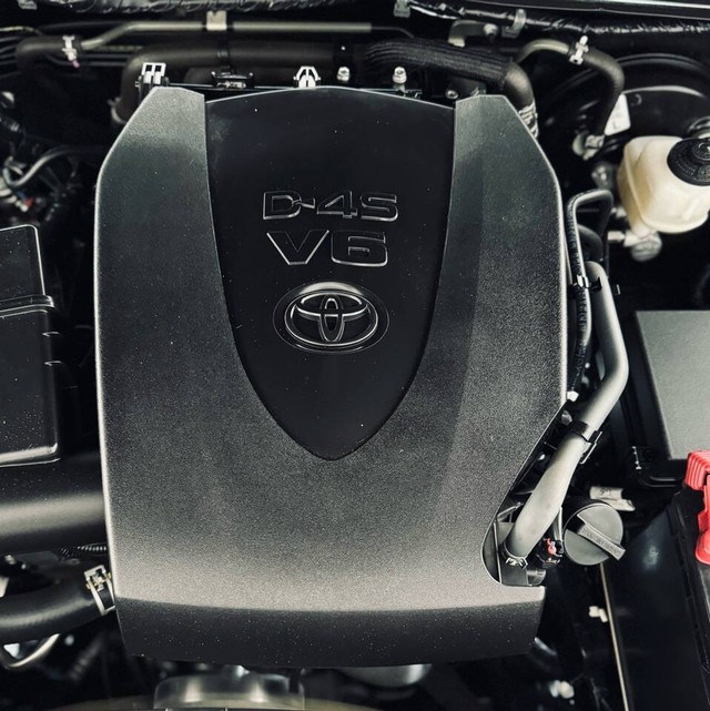 Toyota Tacoma 2WD Vehicle Full-screen Gallery Image 28