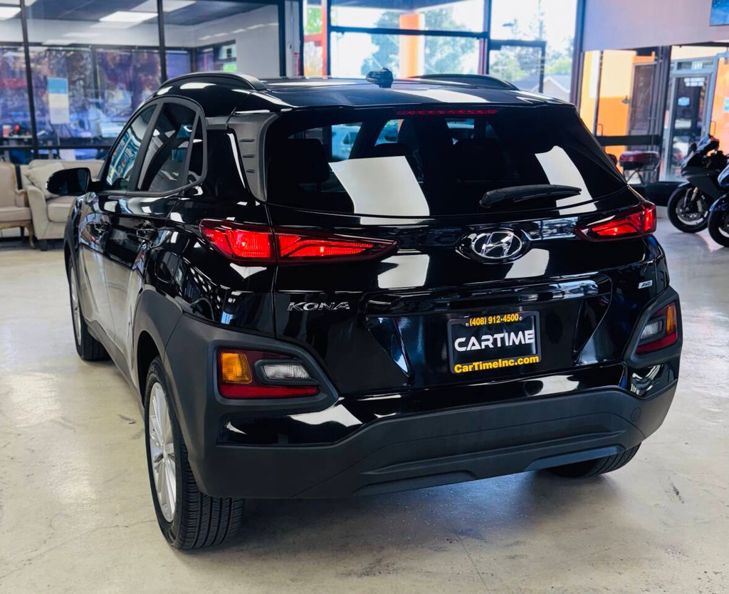 Hyundai Kona Vehicle Full-screen Gallery Image 06