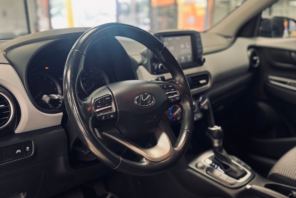 Hyundai Kona Vehicle Full-screen Gallery Image 11